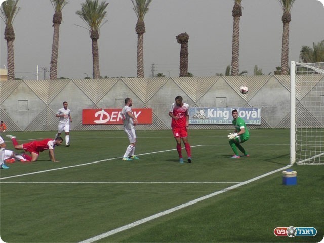 שער היתרון של כפר קאסם (שקד מורג)